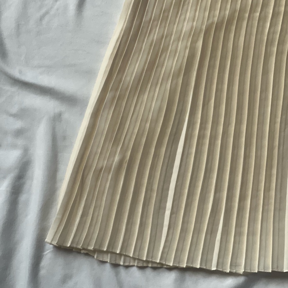 Cream pleated silk skirt size M
